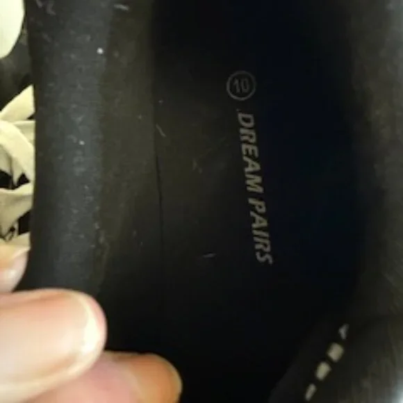 Dream Pairs Sneakers - Picture 3 of 5